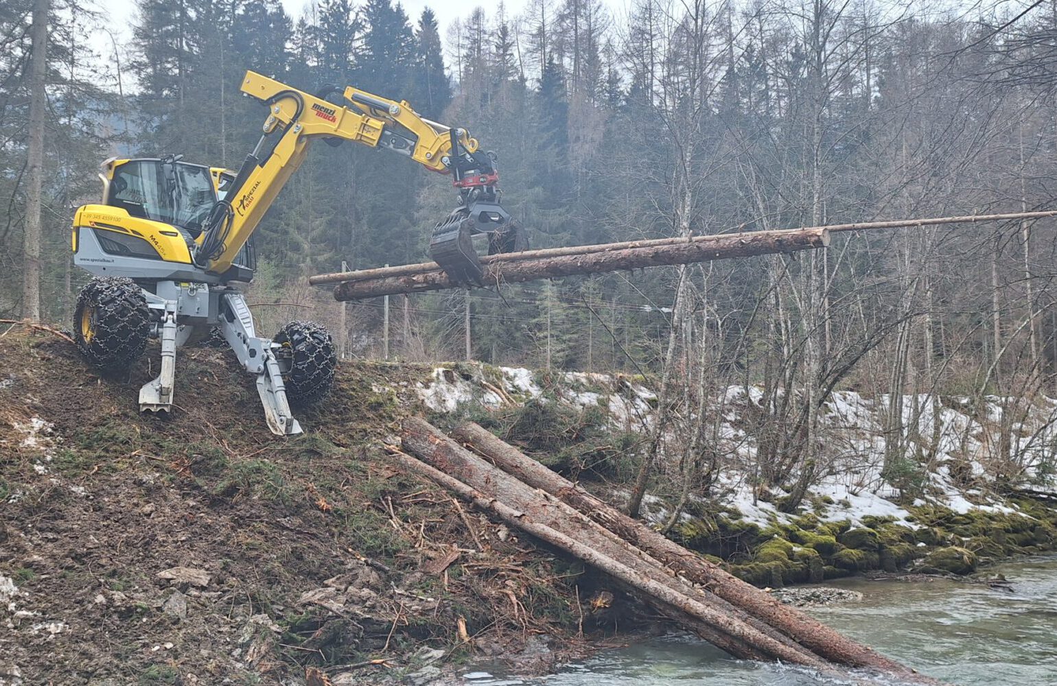 Spezialbau Baggerarbeiten Spinnenbagger Mulcharbeiten Südtirol Hupfabagger