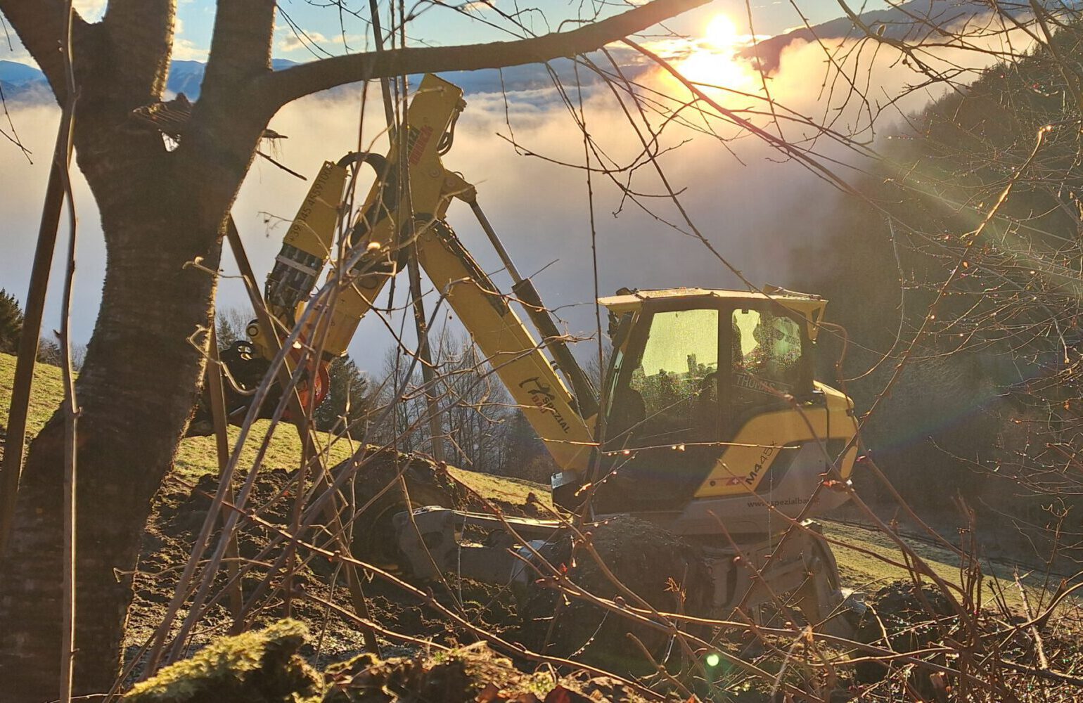 Spezialbau Baggerarbeiten Spinnenbagger Mulcharbeiten Südtirol Hupfabagger