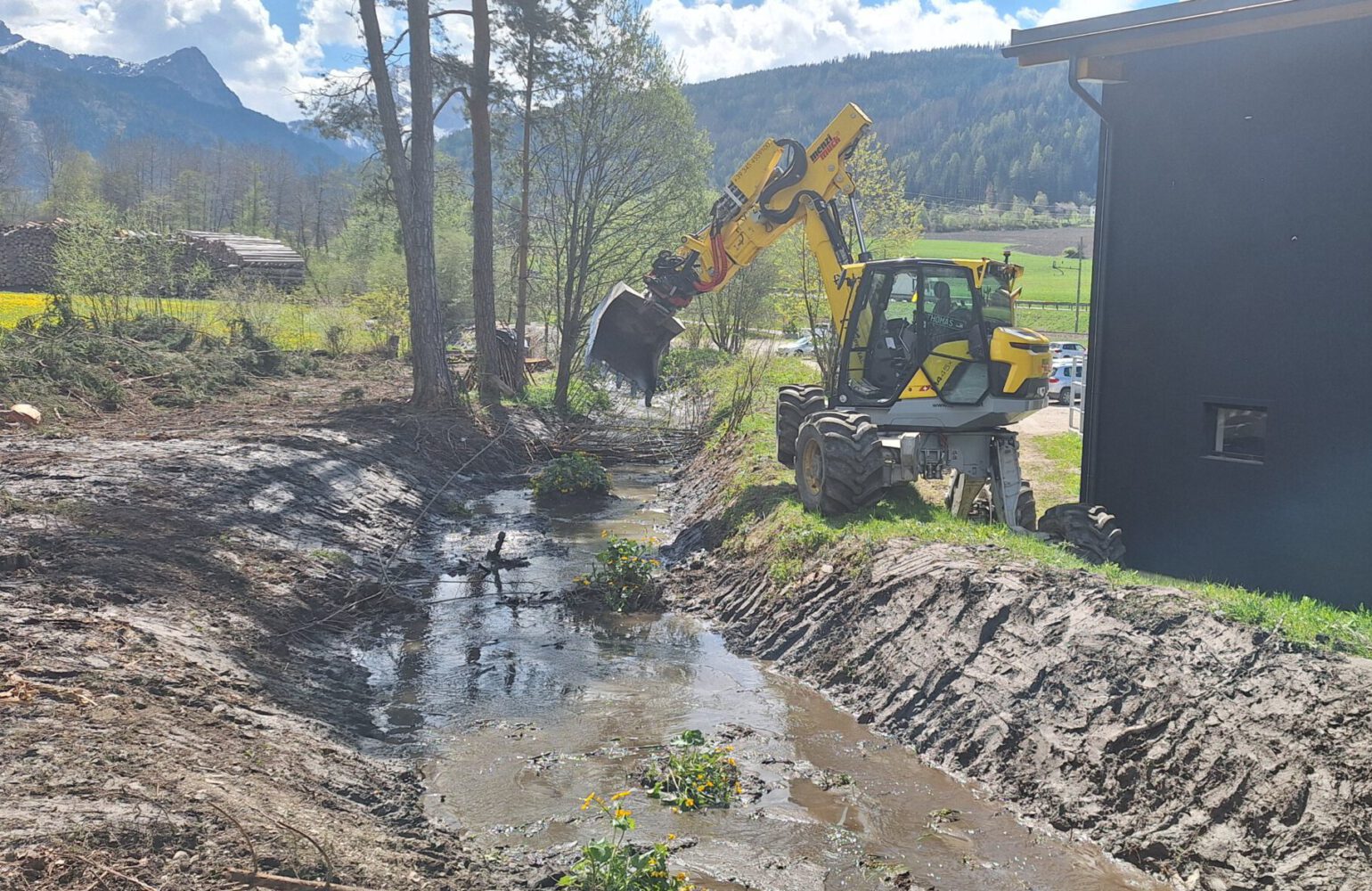 Spezialbau Baggerarbeiten Spinnenbagger Mulcharbeiten Südtirol Hupfabagger