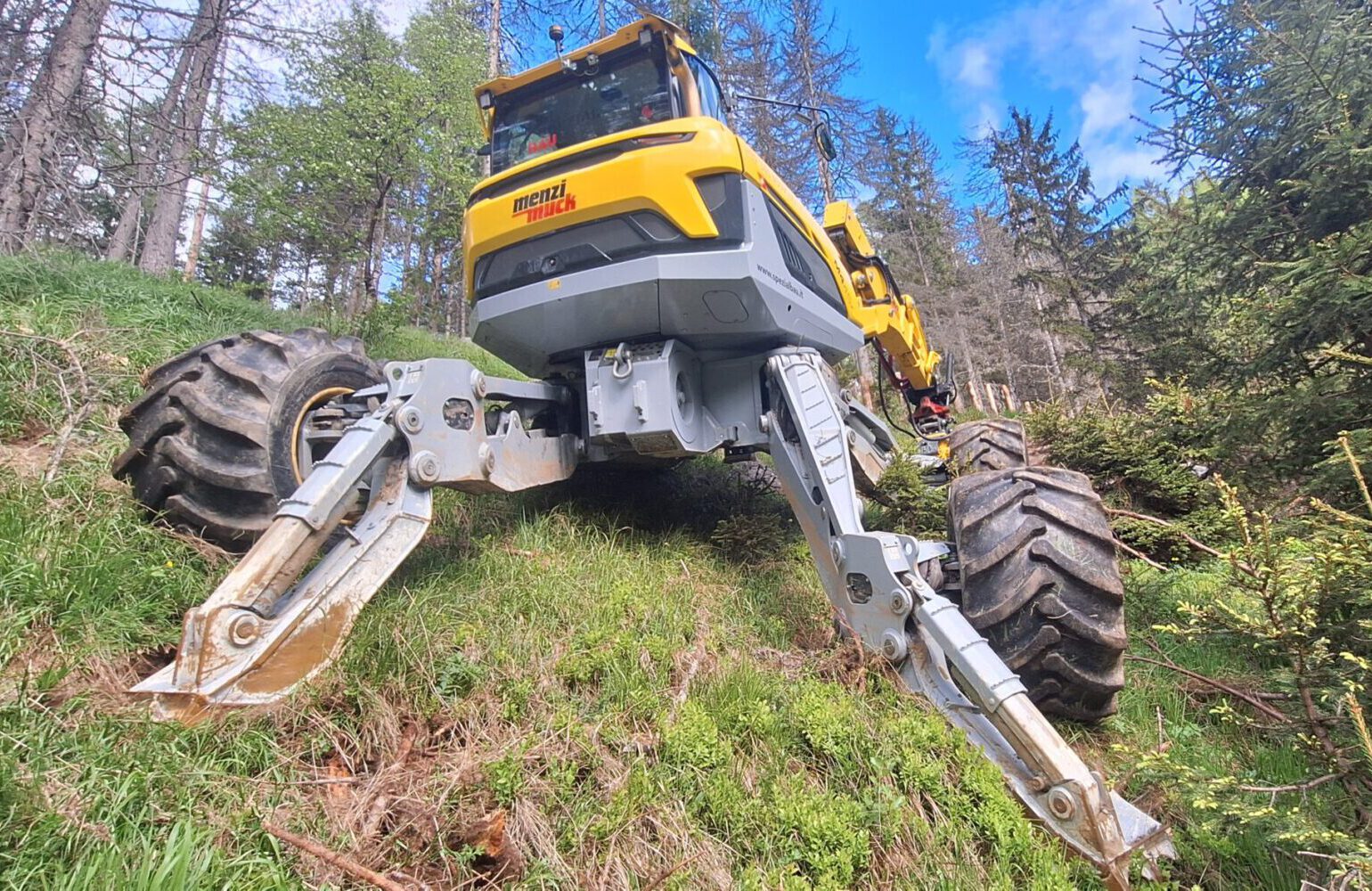 Spezialbau Baggerarbeiten Spinnenbagger Mulcharbeiten Südtirol Hupfabagger