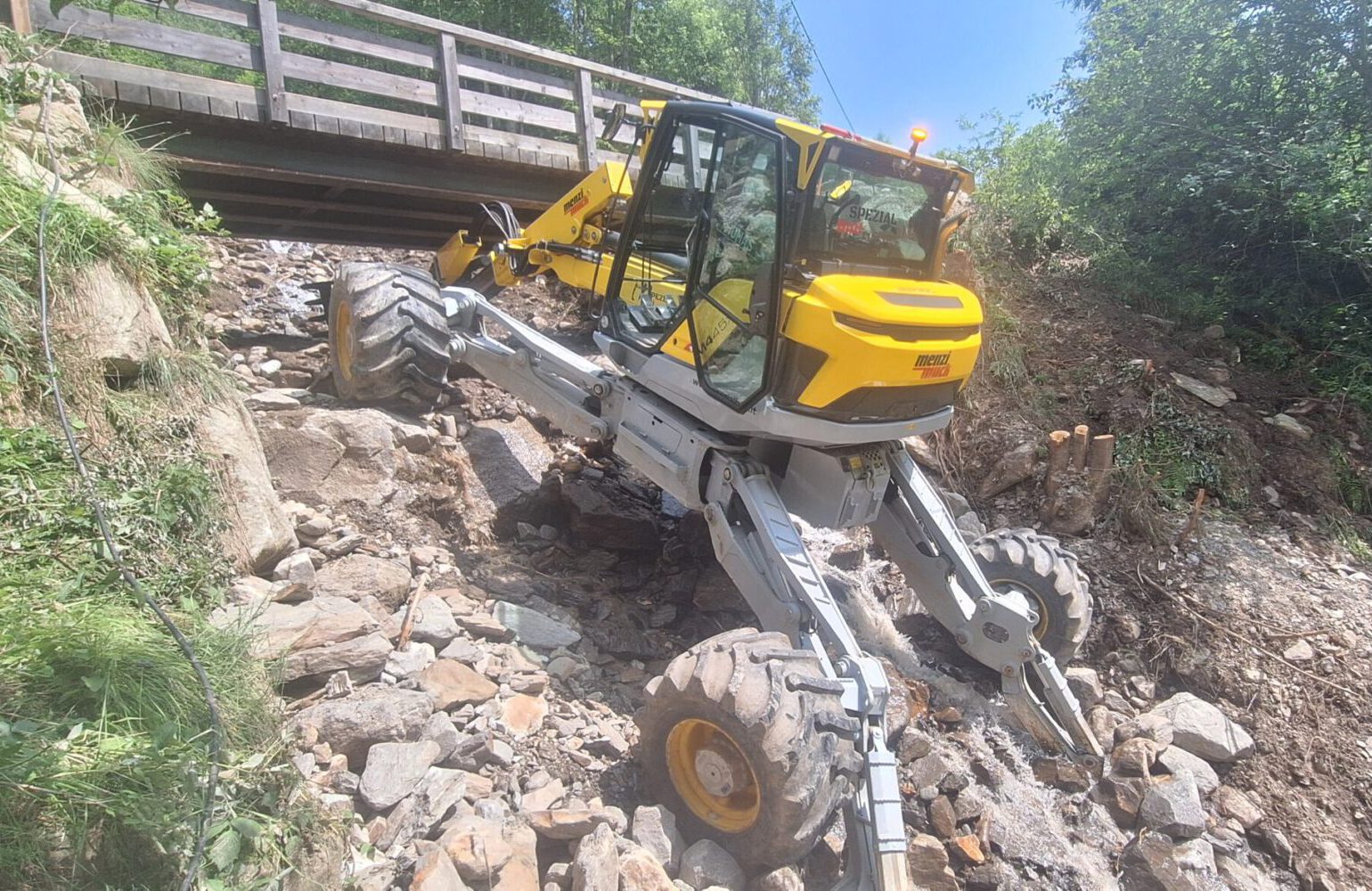 Spezialbau Baggerarbeiten Spinnenbagger Mulcharbeiten Südtirol Hupfabagger
