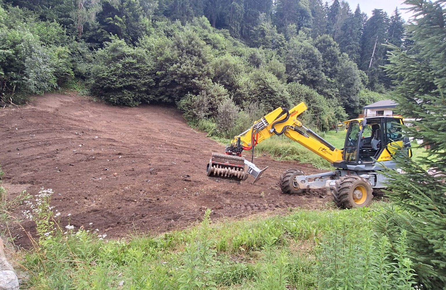 Spezialbau Baggerarbeiten Spinnenbagger Mulcharbeiten Südtirol Hupfabagger