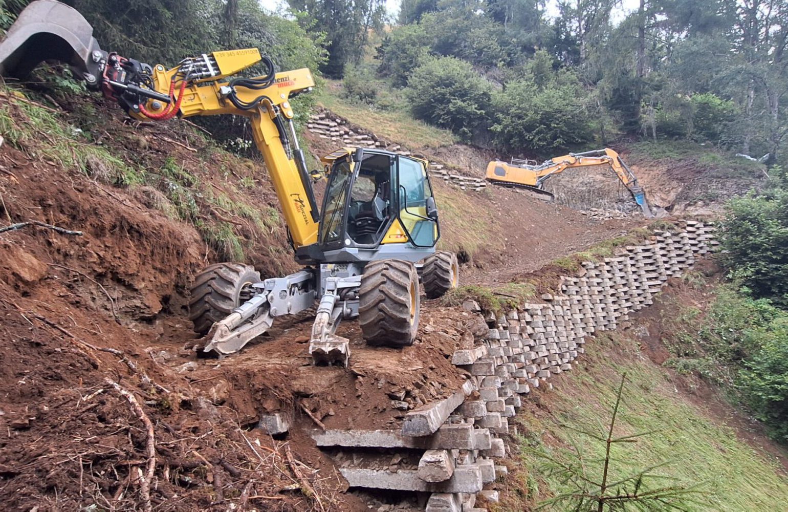 Spezialbau Baggerarbeiten Spinnenbagger Mulcharbeiten Südtirol Hupfabagger