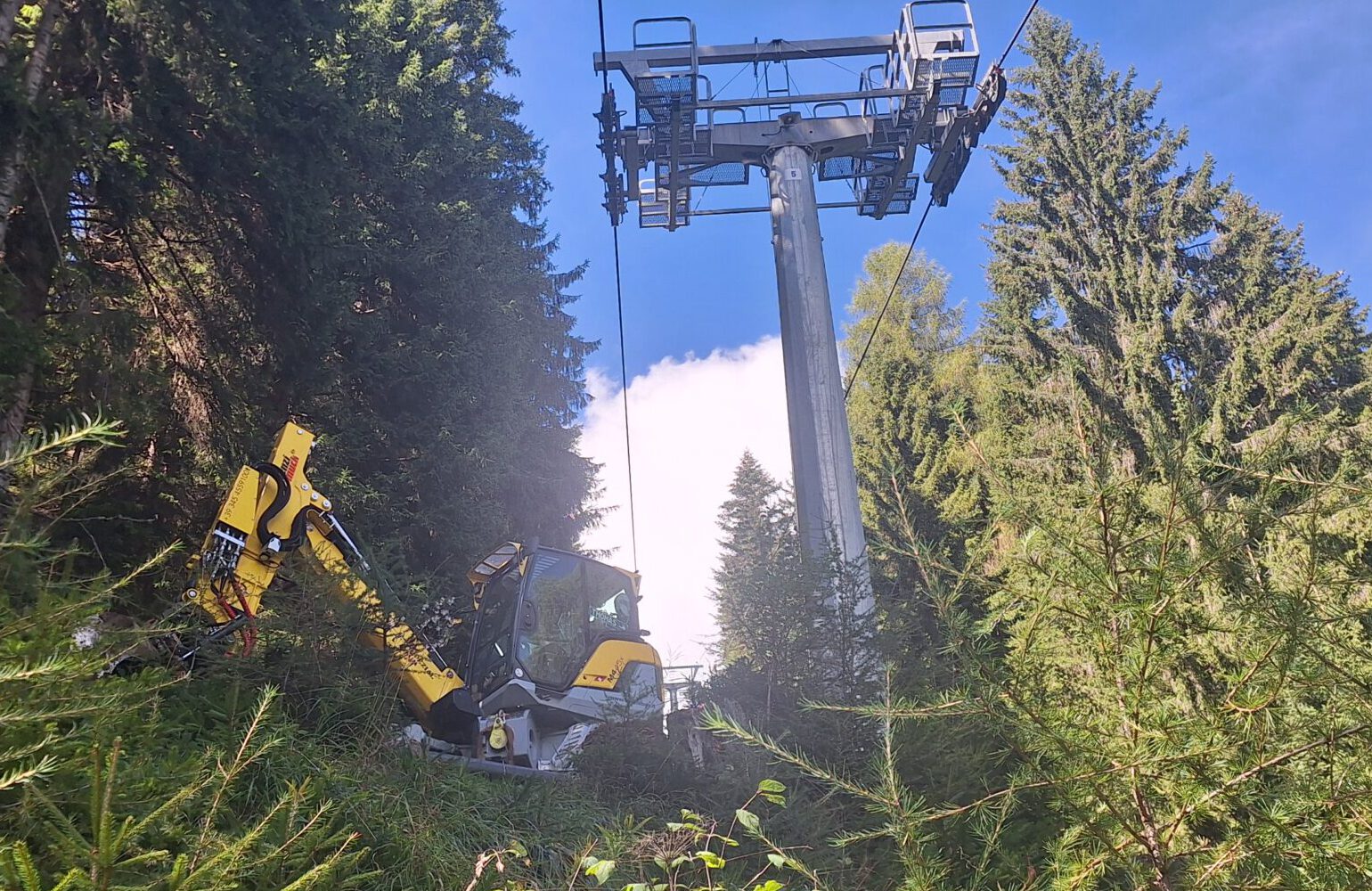 Spezialbau Baggerarbeiten Spinnenbagger Mulcharbeiten Südtirol Hupfabagger